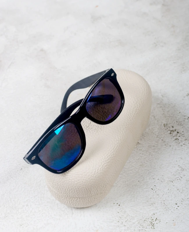 Trendy Mirrored Sunglasses with Bold